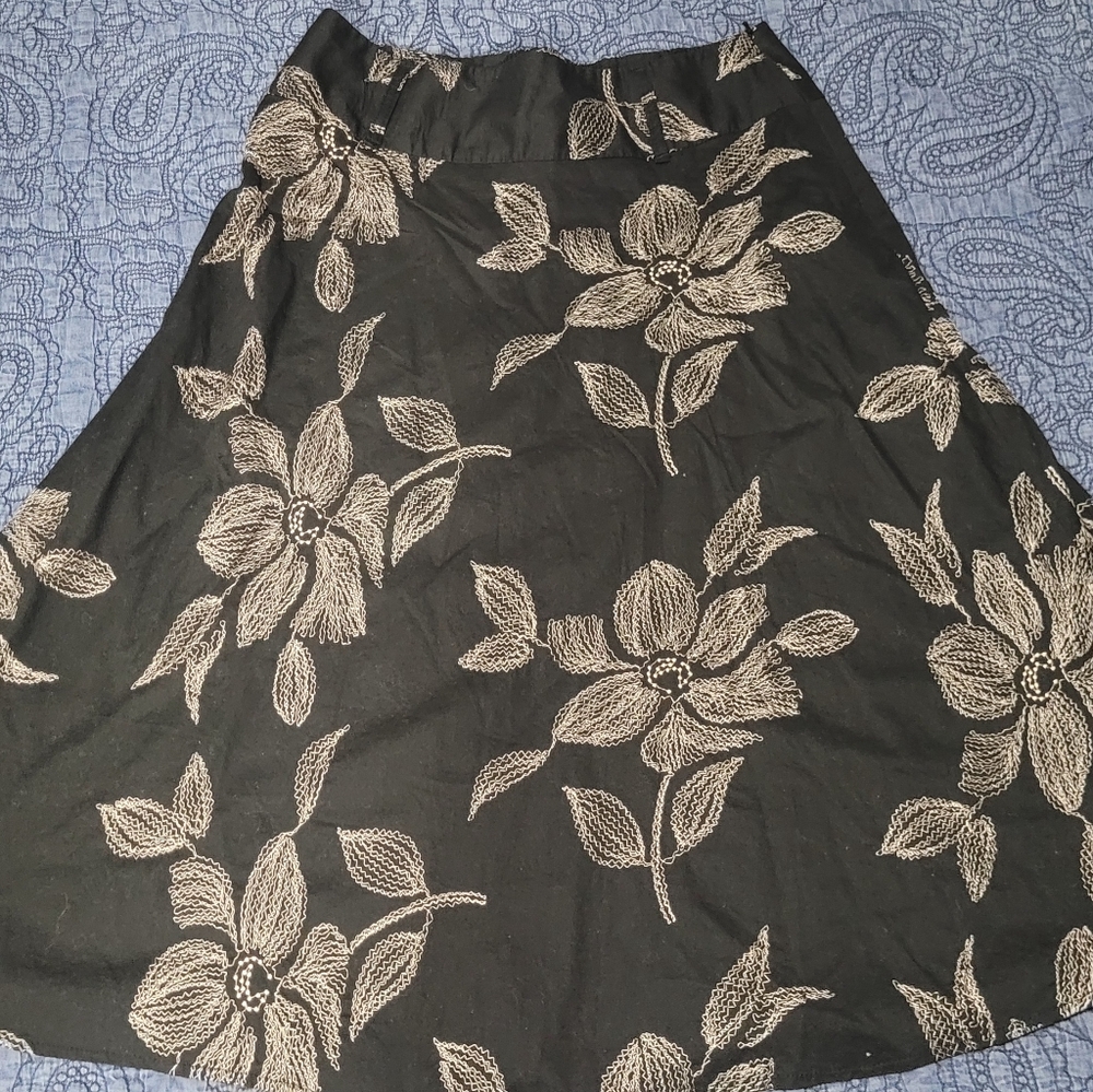 Dalia Collection Black Cream Floral A-Line Midi Skirt Size 8